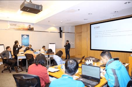 為學(xué)生注入計算機(jī)學(xué)科基因 計算機(jī)技術(shù)培訓(xùn)的價值與路徑